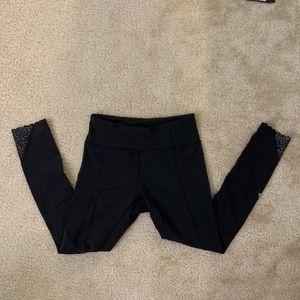 VEUC Lululemon size 4 black Tight Stuff leggings